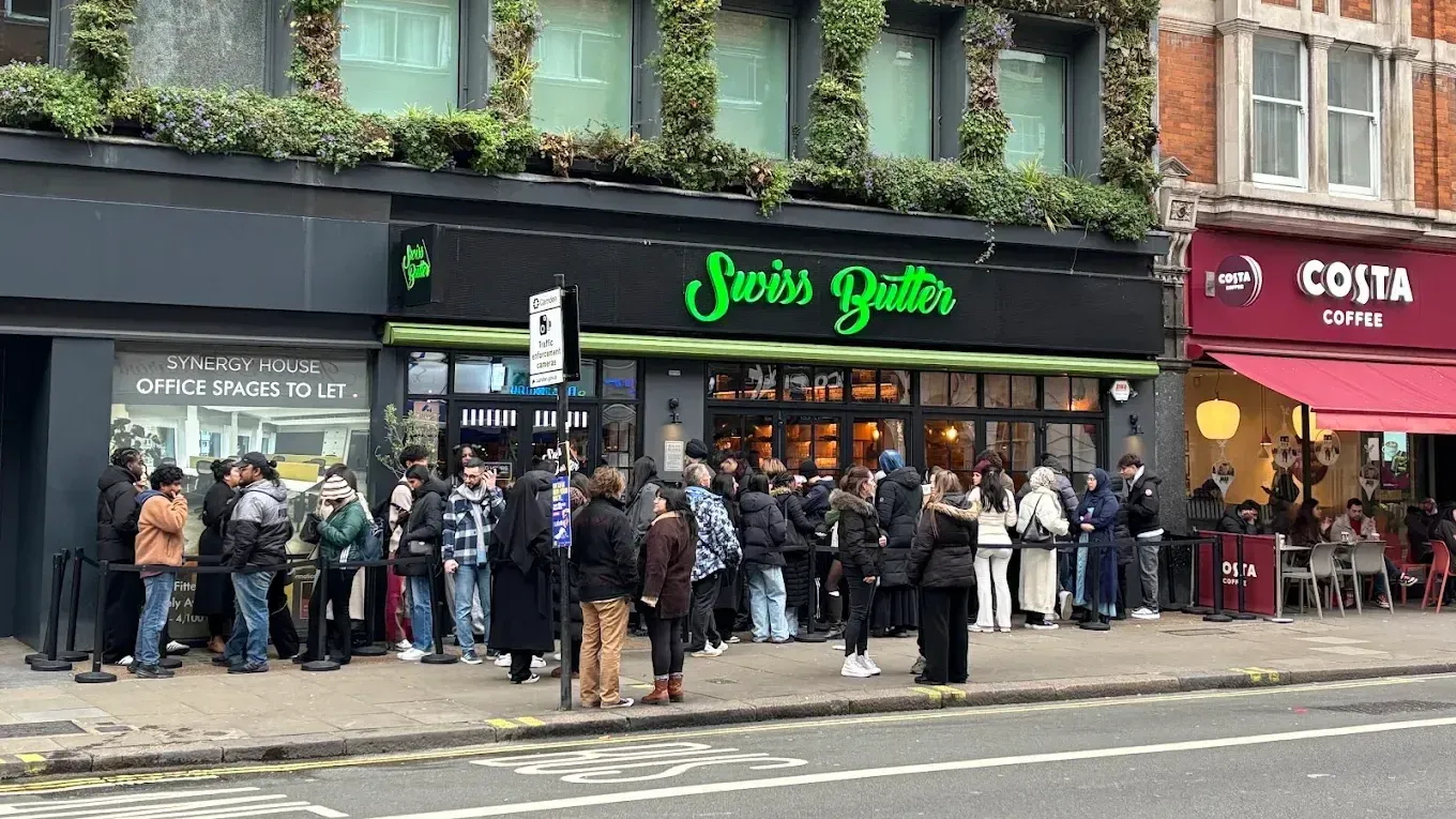 Influencers, bouncers and lines around the block: How viral queues took over London