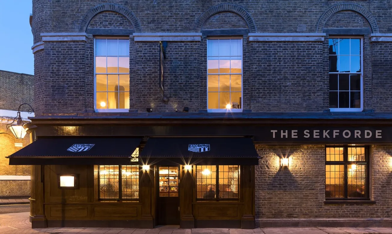 London's pubs are dying. Can a new law save them?