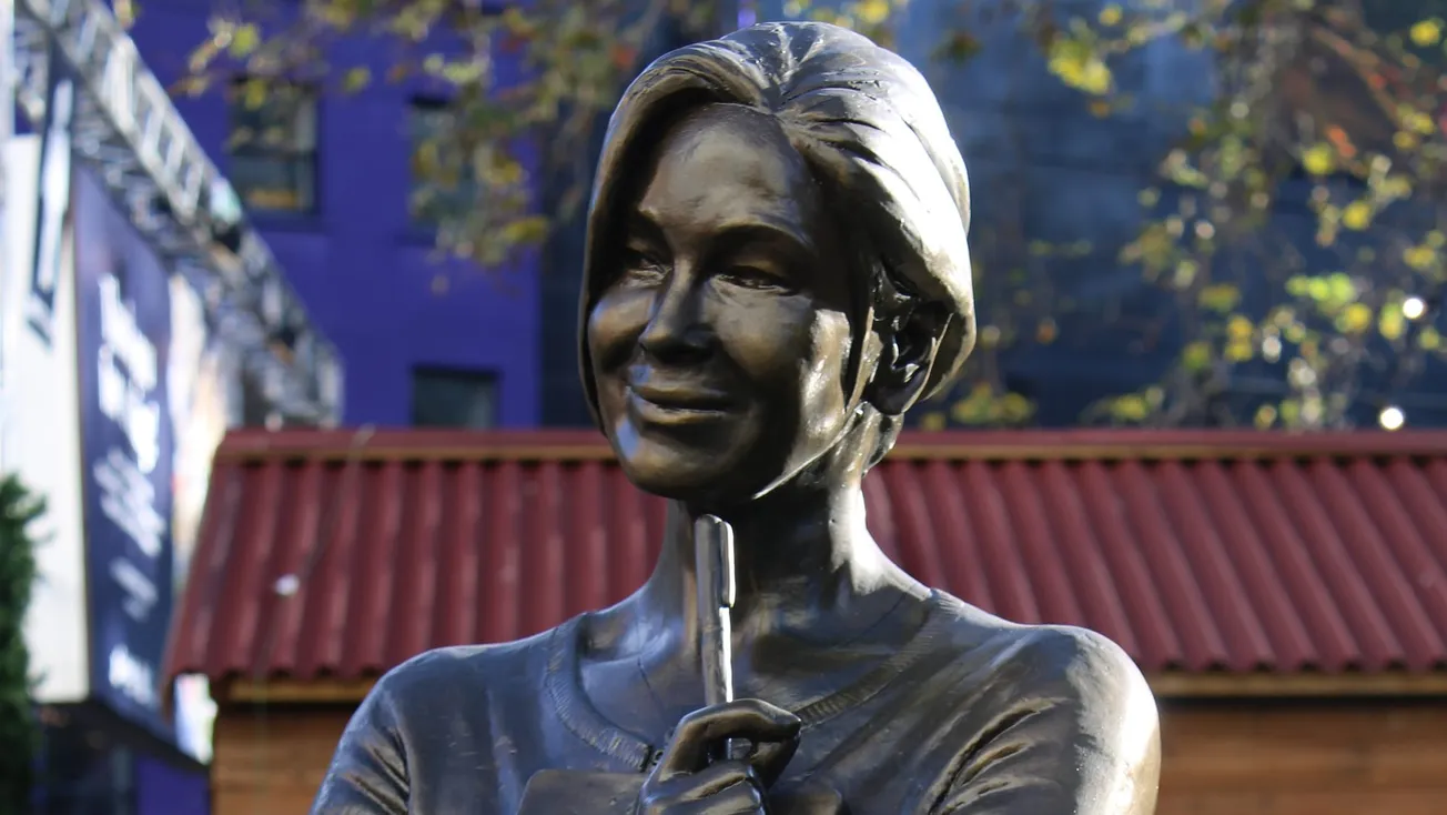 Why does London have so few statues of women?